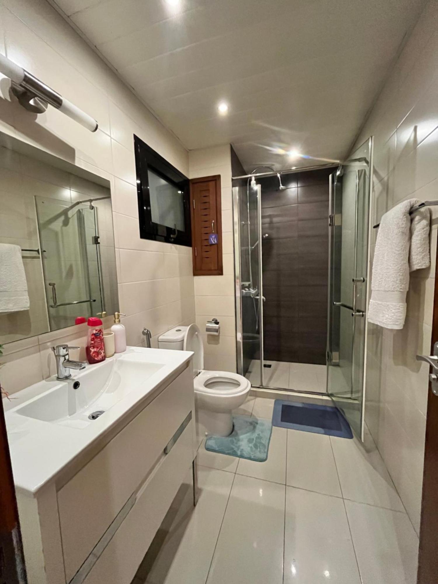 Coastalhome 75Inch Tv 5Min Drive To The City & Beach Darüsselam Dış mekan fotoğraf